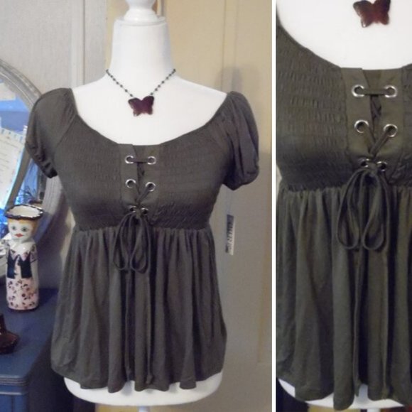 Cure Tops - 🍍 NWT Empire-Waist, Lace-Up Boho Romantic Top, M